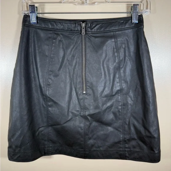 Abercrombie & Fitch black faux leather mini skirt size Small fully lined - Picture 3 of 5